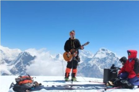 British musician Oz Bayldon breaks record for highest gig in Himalayas