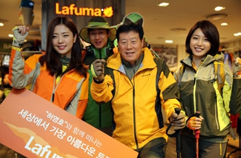 Korean mountaineer promotes a Nepal trekking