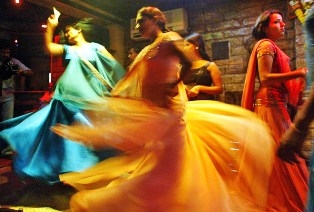 Supreme Court clears way for running of dance bars in Mumbai