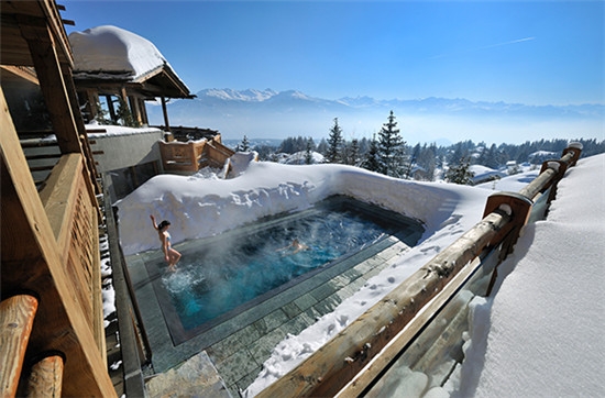 A popular winter resort of Switzerland
