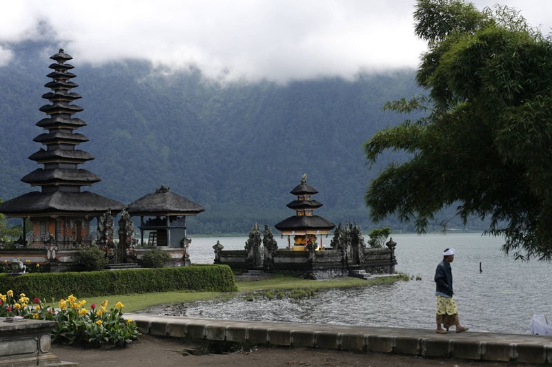 Indonesia wants tourists to forget Thailand and travel to Bali