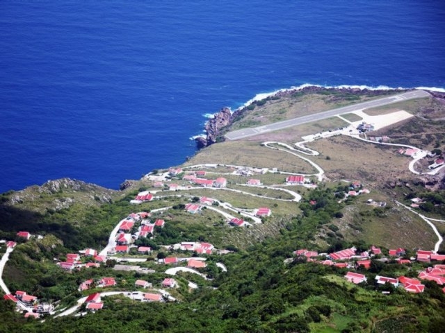 One of the world’s most terrifying airport in Carribean