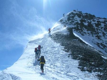 Nepali , Pakistani  mountaineers summit Mount K2