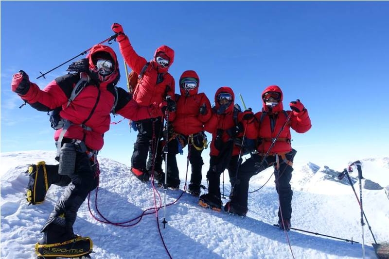 First female team to climb seven highest mountains