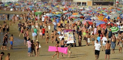 Spain works to lure tourists from beach to shops