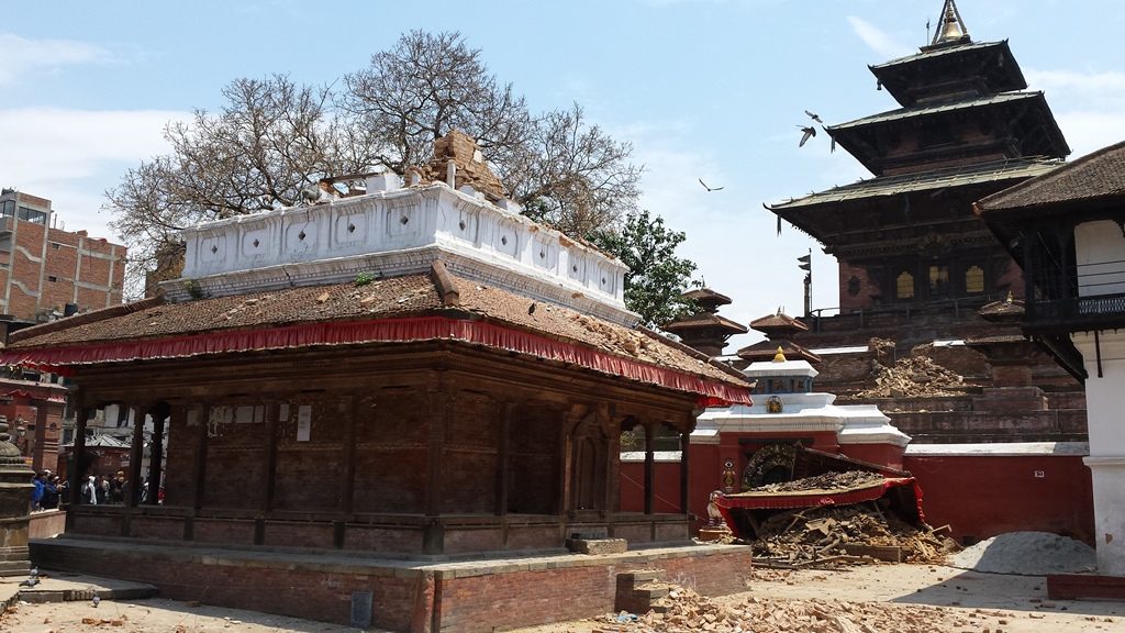 Death toll exceeds 4,800 in devastating earthquake in Nepal