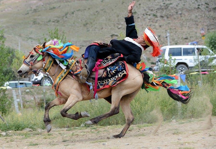 Traditional equestrian games in Tibet