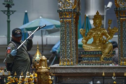 Bomb in Bangkok shrine kills 20 including tourists