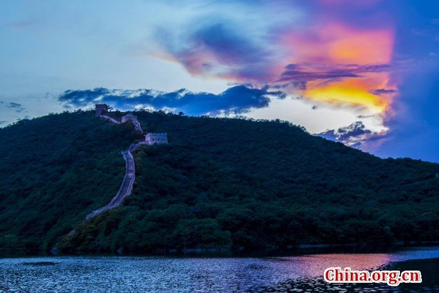Huanghuacheng Water Great Wall in early autumn