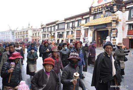 Tibet welcomed 20 million tourists  in 2015