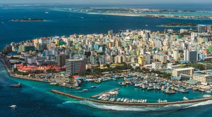 Maldives seek to project calm ,tourists told to stay away