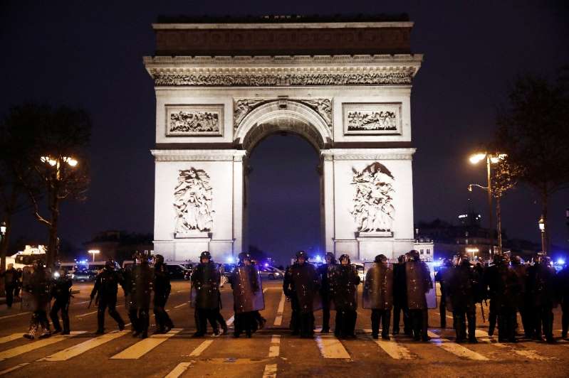 Protests scaring off foreign tourists from Paris