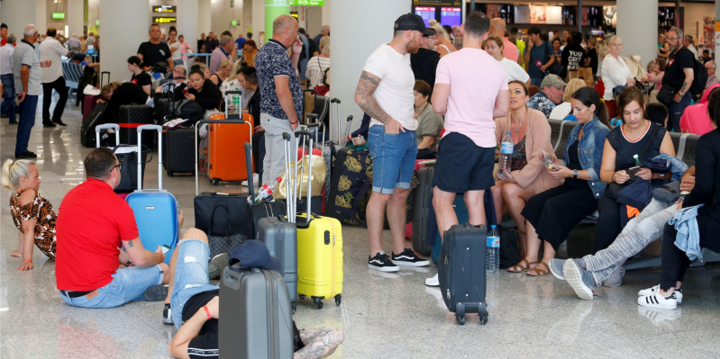 Thomas Cook collapses with 600,000 tourists stranded