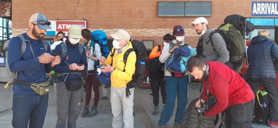 Hundreds of stranded tourists leave Nepal amid lockdown