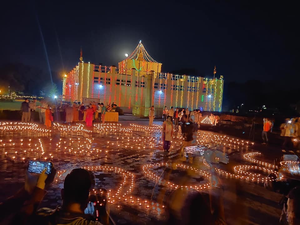 लुम्बिनीमा दीप प्रज्ज्वलन