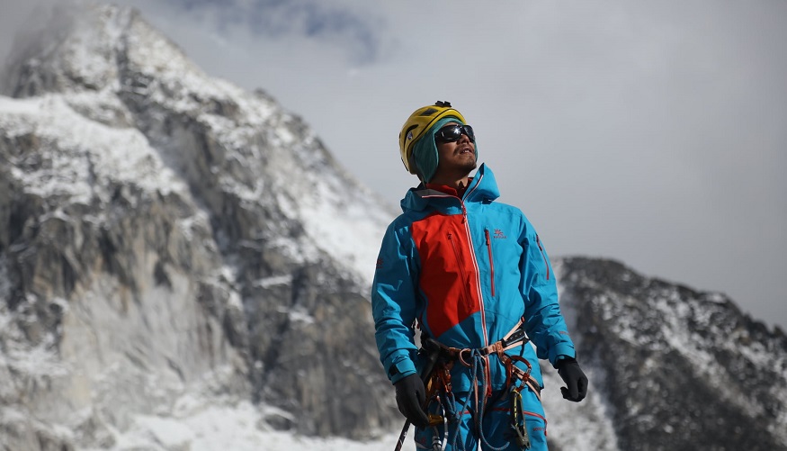 Zhang becomes first blind Chinese to scale Mt. Everest