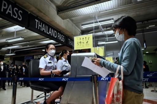 Thailand reimposes quarantine for travelers to halt Omicron spread