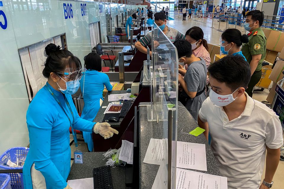 Vietnam to end COVID curbs on international flights