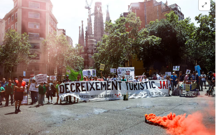 Southern Europe : people demonstrate against overtourism